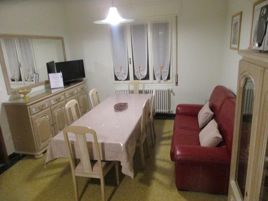 Casa Italia, Center *