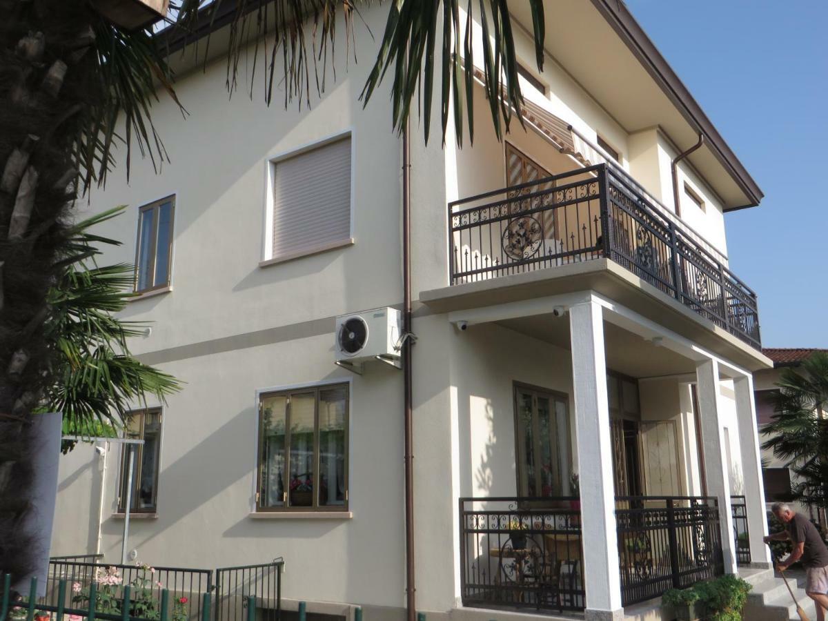 Casa Italia, Center *